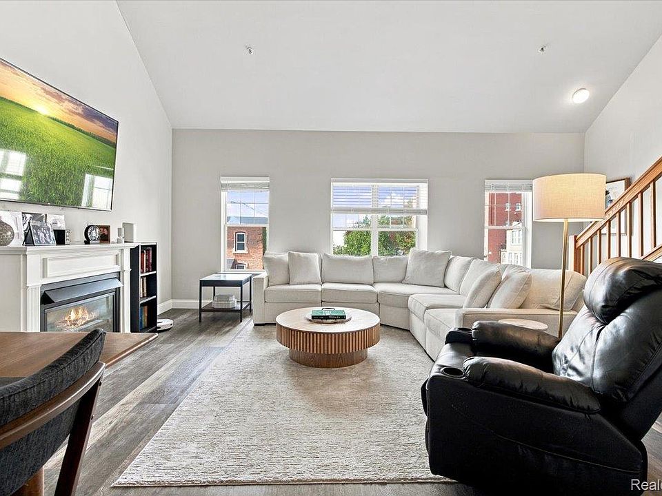 100 Adelaide St, photo 10