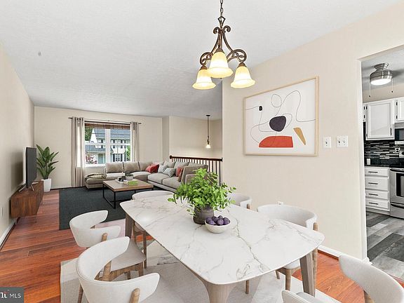 5th image of 6150 Fairbourne Ct