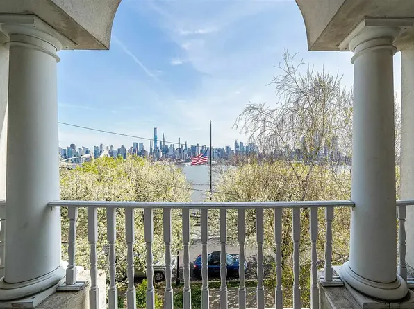 39 Hamilton Ave APT C, Weehawken, NJ 07086
