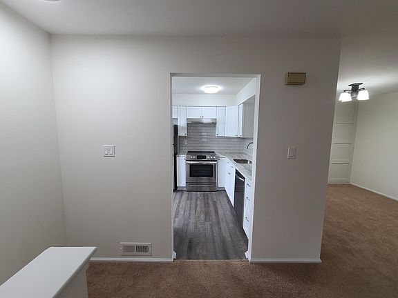 5th image of 447 Thornwood Dr #B