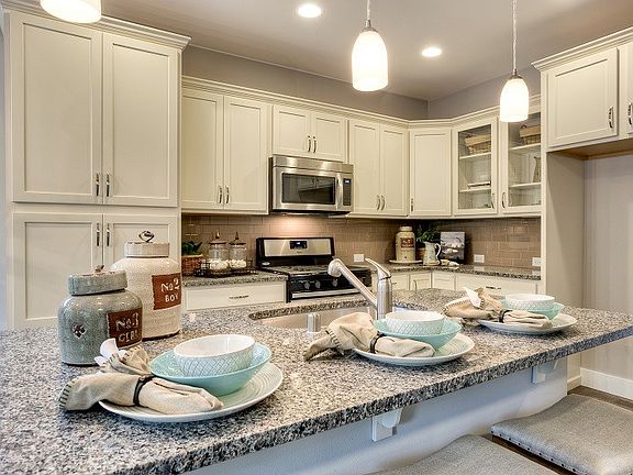 4th image of 2218 Cady Dr #10