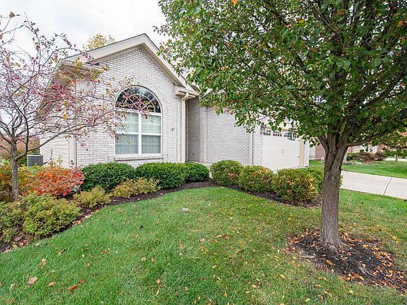 3rd image of 12618 Broadmoor Ct N