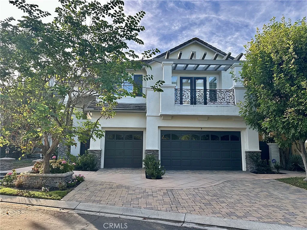 5 bed, 4.5 bath, 3961 sqft, $10,000 — Photo 1