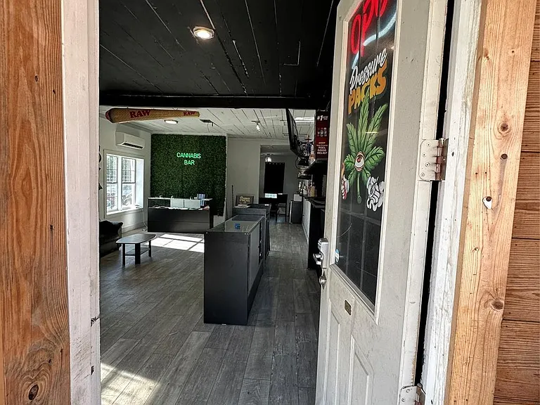 304 S Lockwood Dr — Photo 10