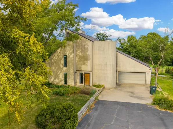 399 S Seneca Rd, Wellington, KS 67152