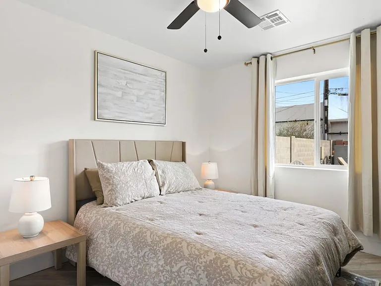 2241 N Sunset Dr — Photo 23