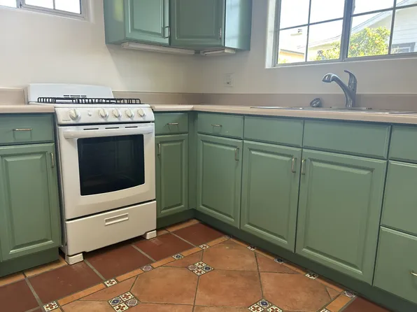 1218 1/2 Blanchard St, Santa Barbara, CA 93103