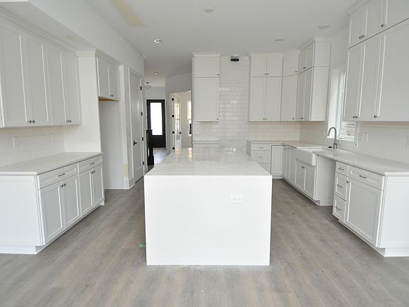 3rd image of 942 W 1st Ave Lot 73