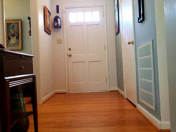 4th image of 8 Holly Ln