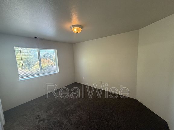 5th image of 327 Pardee Ln