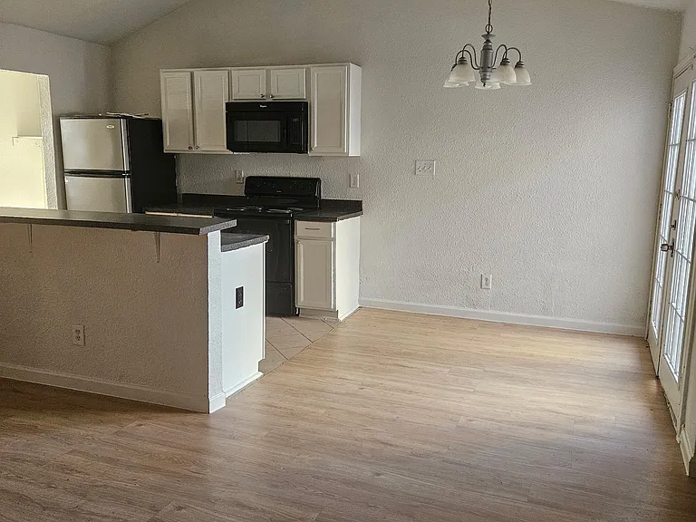 9515 Gonzales Dr — Photo 2