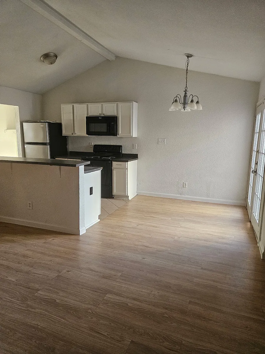 Building Photo - 9515 Gonzales Dr
