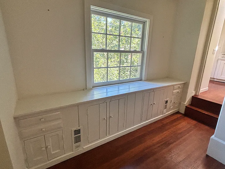 Upstairs primary bedroom