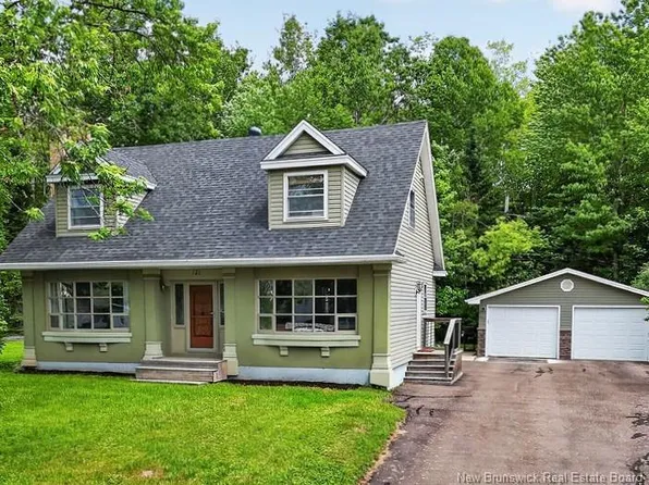 121 Cherrylawn Dr, Moncton, NB E1G 2L5