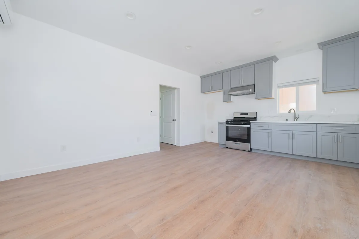 Building Photo - 5033 Sultana Ave #B