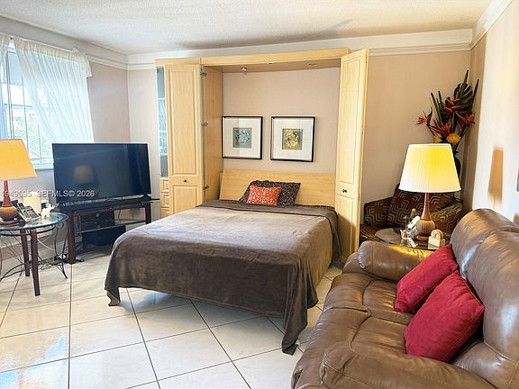 5th image of 16790 NE 14th Ave APT 207