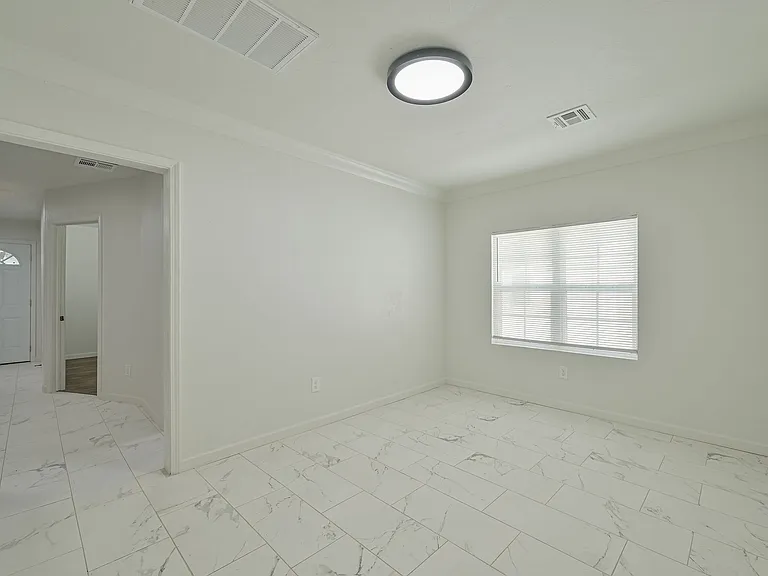 1526 NW 45th St — Photo 9