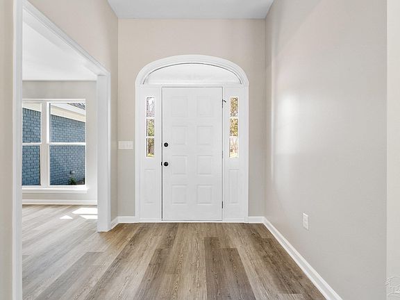 4th image of 3010 Woodbury Cir