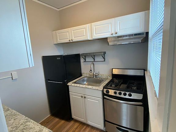 2nd image of 1055 S Plymouth Ave #10952673