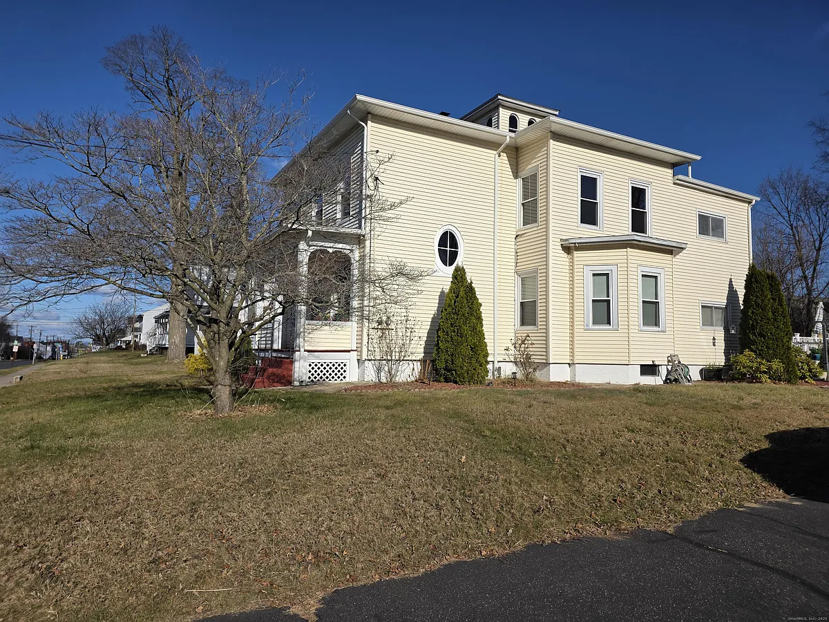 Building Photo - 147 Pearl St #2