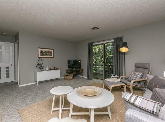 5th image of 19 Walter Dr