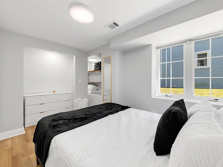 1513 Clinton Ave — Photo 34