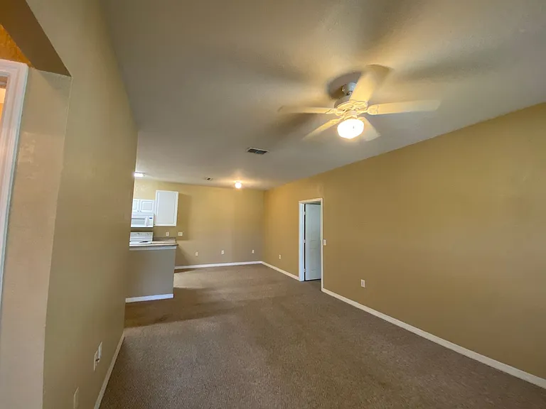 1014 Hemingway Cir — Photo 7