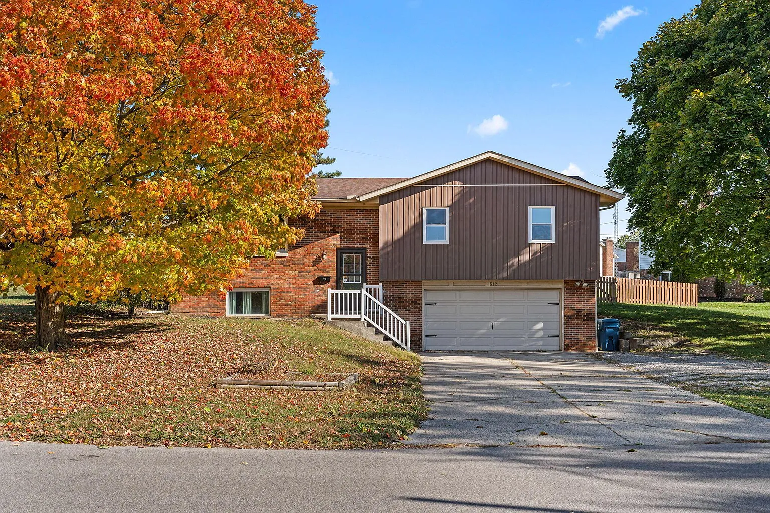 512 Hilltop Dr photo 1