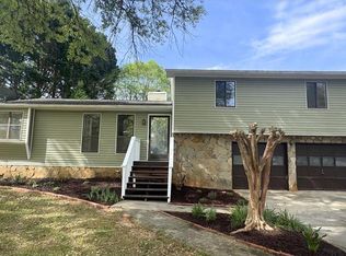 1287 Candlelite Ln, Snellville, GA