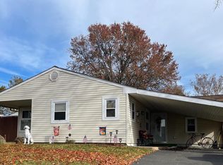 53 Vista Rd, Levittown, PA 19057