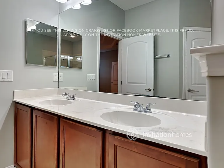 832 Glendale Ln — Photo 12