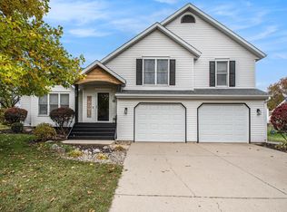 510 Caprice Dr, Middlebury, IN 46540