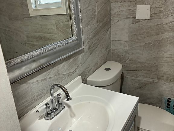 5th image of 205 Winfield Ave Floor 2