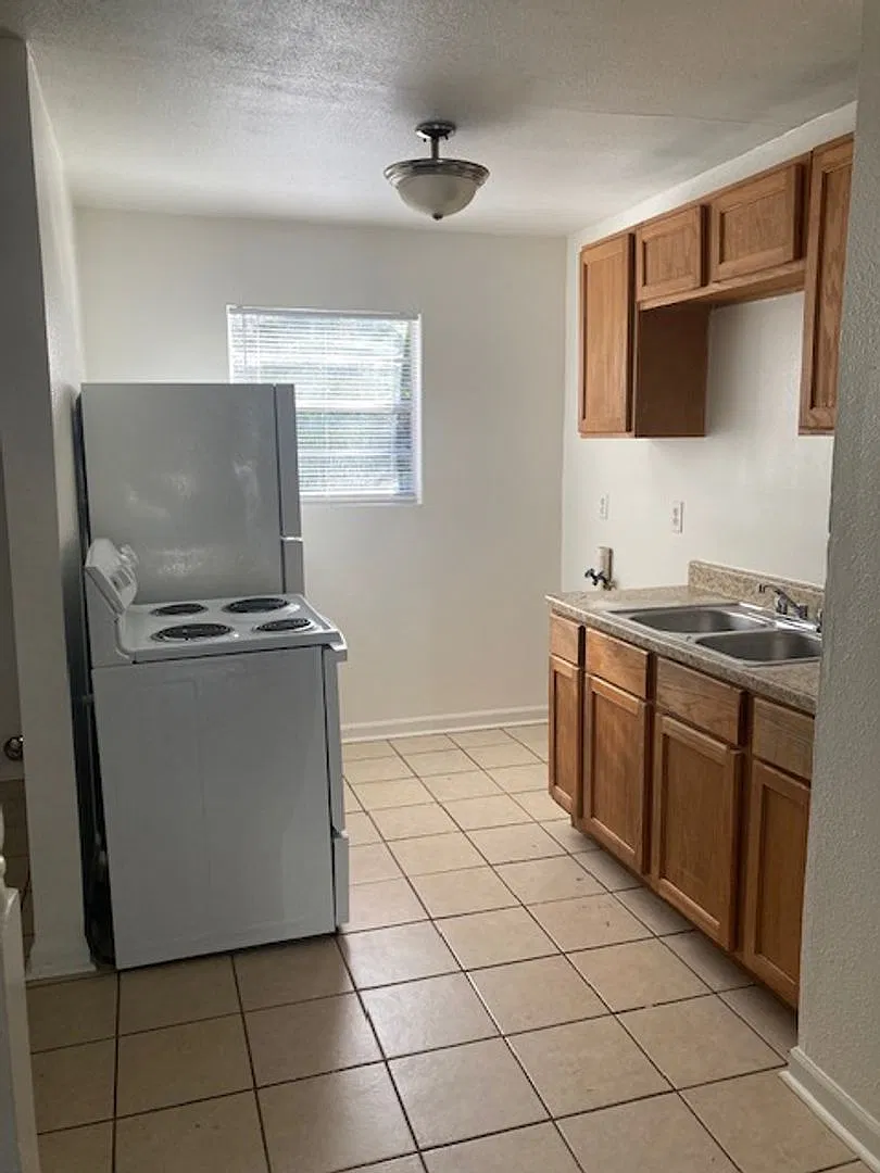 Gulfport 3 Bedroom — Photo 2