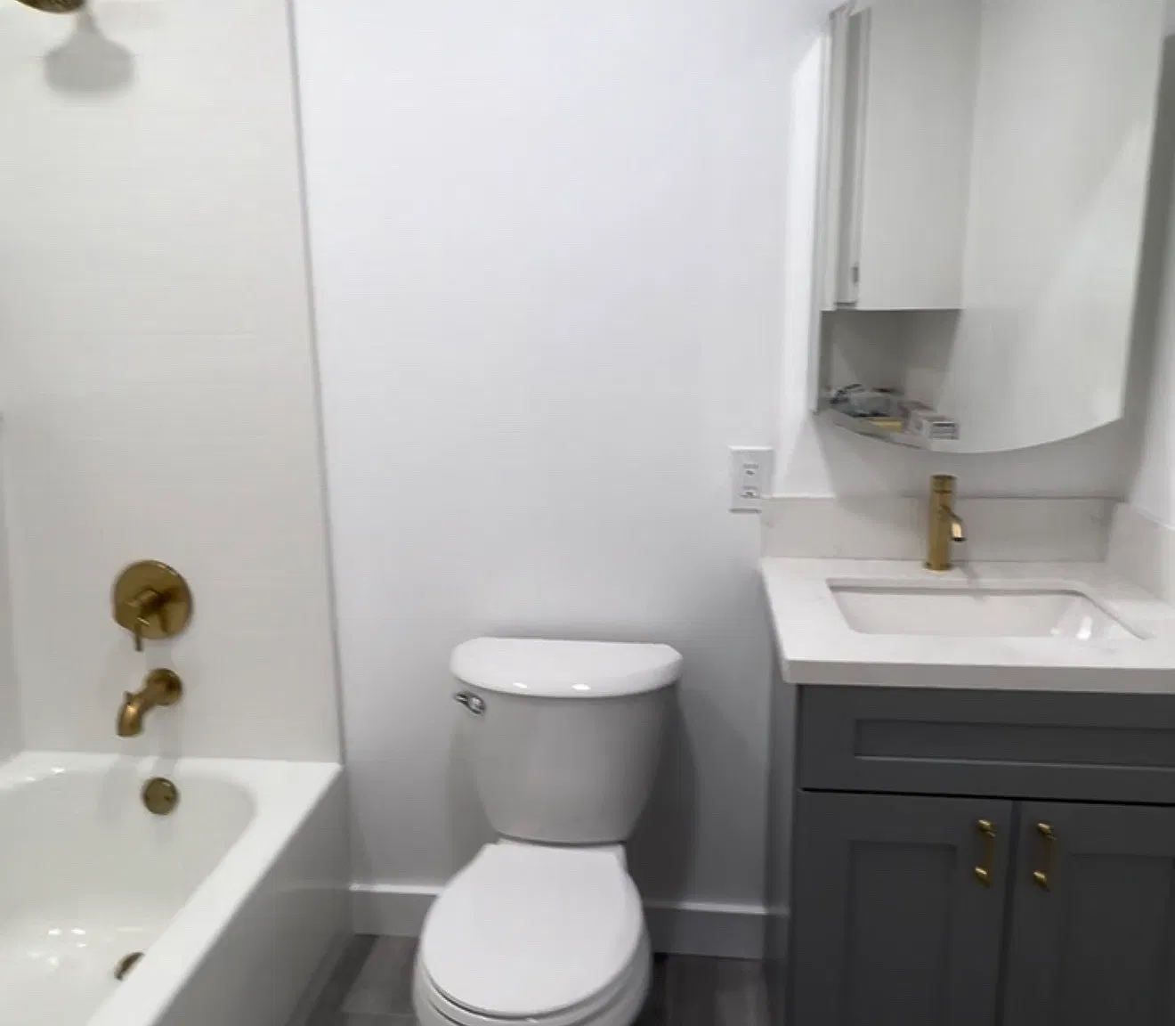 3 bed, 1160 sqft, $3,975 — Photo 3