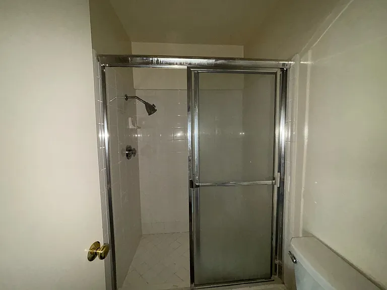 8740 Owensmouth Ave #16 — Photo 15