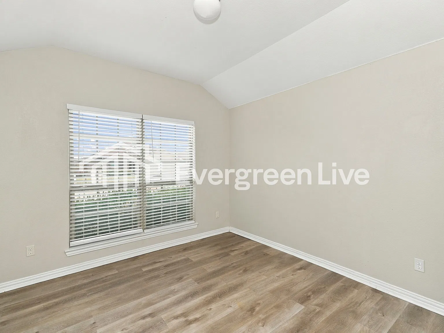 3 bed, 2.0 bath, 1598 sqft, $1,895 — Photo 3