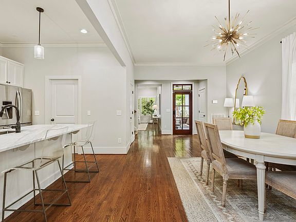 5th image of 203 Hawthorn St