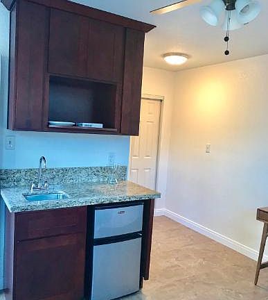 5th image of 2161 Princeton St #2