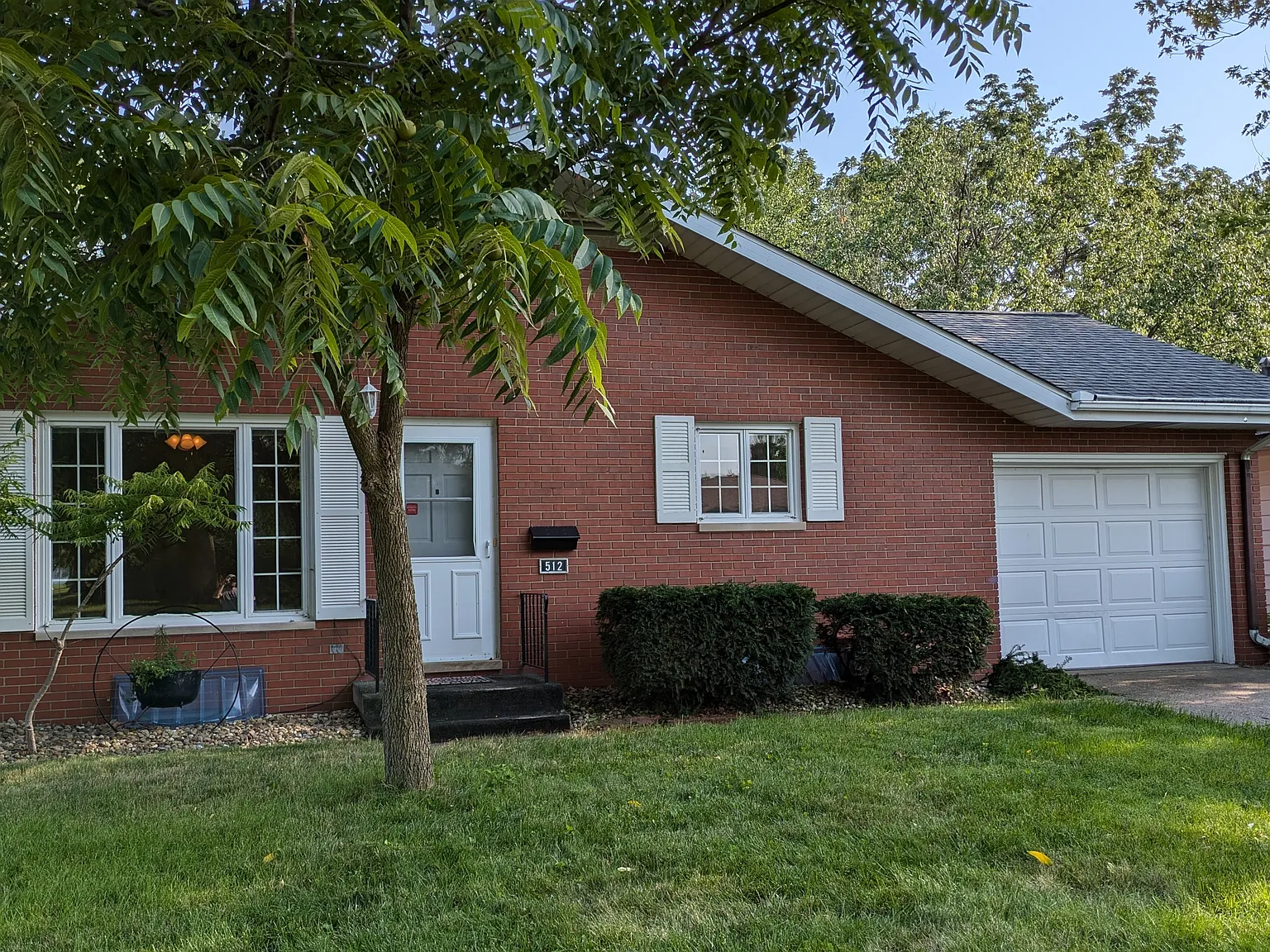2 bed, 700 sqft, $1,000 — Photo 1