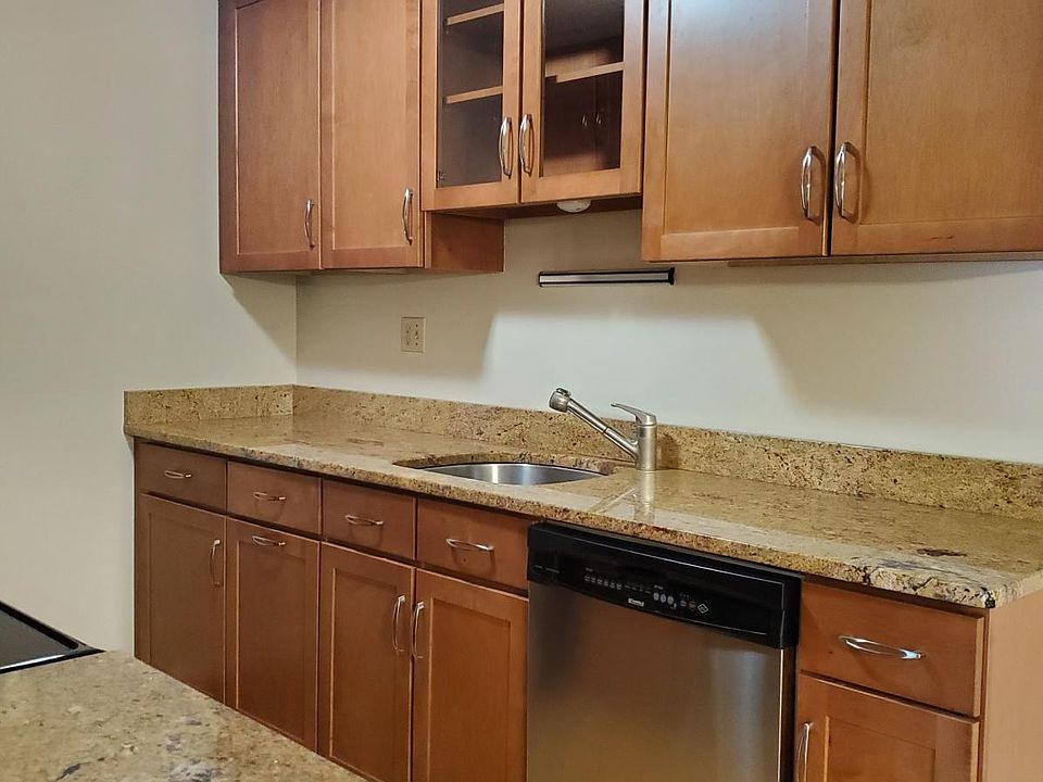 2nd image of 1135 Blackstone Dr