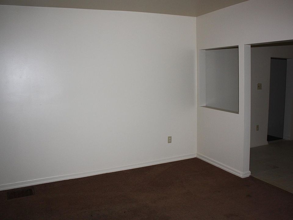 2nd image of 915 State St #1