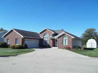 1383 S Turtle Dr, Pontiac, IL 61764