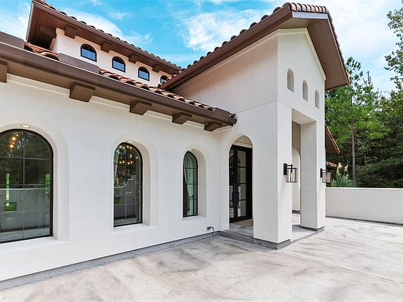 Front entry with welcoming courtyard