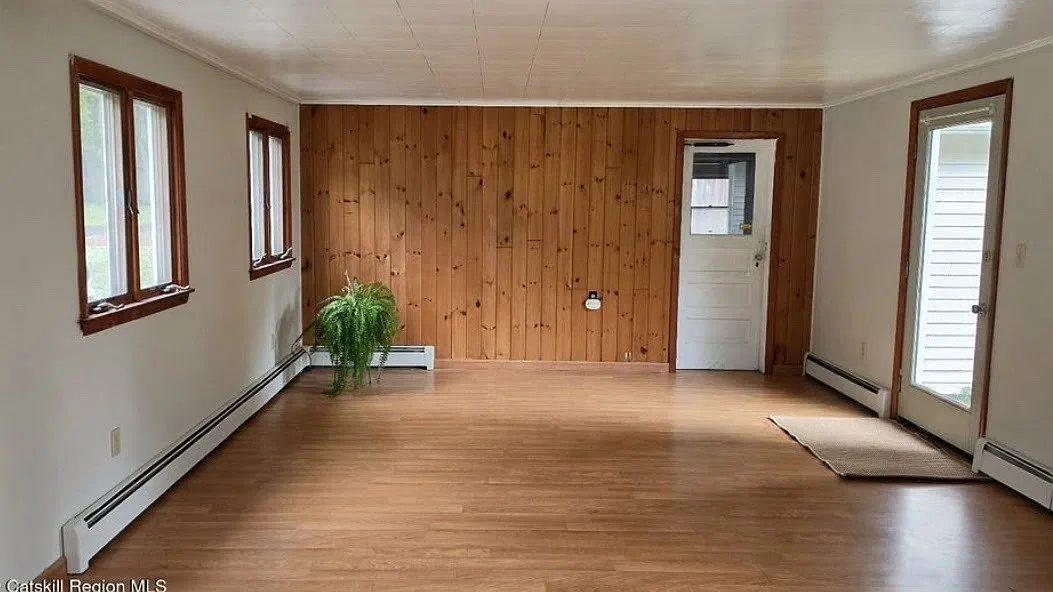 3 bed, 1.5 bath, 1400 sqft, $2,500 — Photo 2