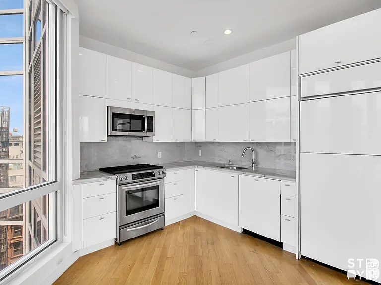 525 Clinton Ave #10D — Photo 4