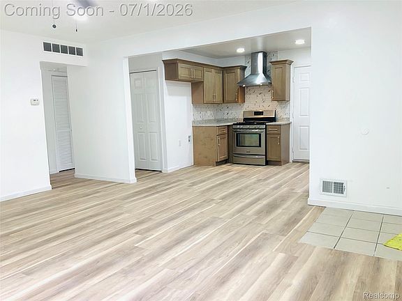 3rd image of 6475 N Highland St