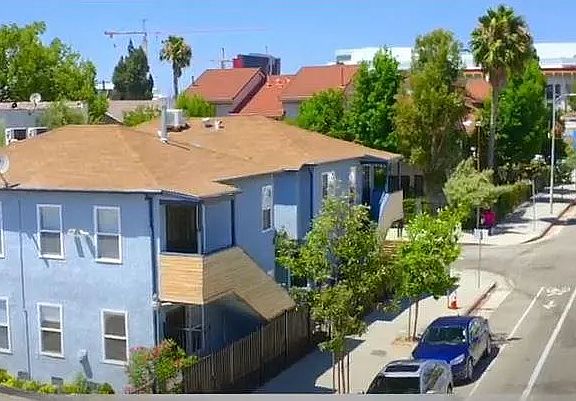 4th image of 4055 S Hoover St