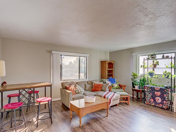 5th image of 8309 Fruit Ave NE