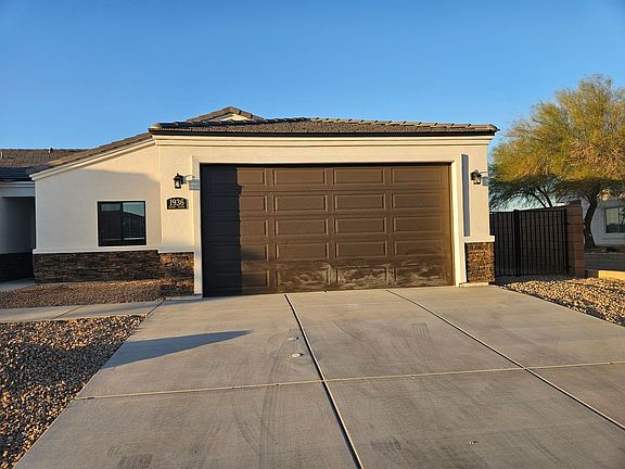 2nd image of 1936 E Desert Greens Ln
